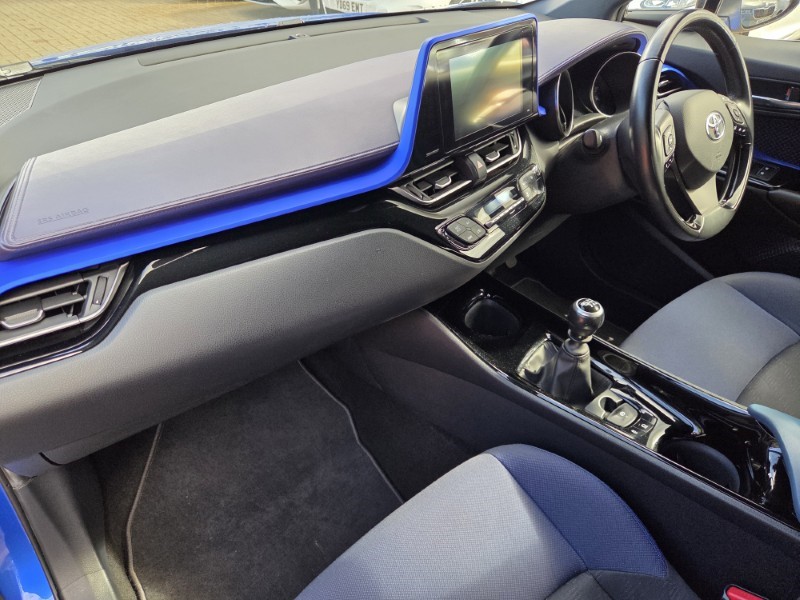 2017 (17) TOYOTA C-HR 1.2T Dynamic 5dr 5867817
