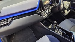 2017 (17) TOYOTA C-HR 1.2T Dynamic 5dr 5867817