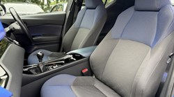 2017 (17) TOYOTA C-HR 1.2T Dynamic 5dr 5804210