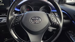 2017 (17) TOYOTA C-HR 1.2T Dynamic 5dr 5867824