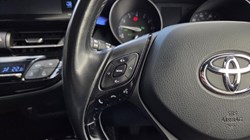 2017 (17) TOYOTA C-HR 1.2T Dynamic 5dr 5867822