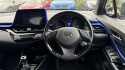 2017 (17) TOYOTA C-HR 1.2T Dynamic 5dr 5804214