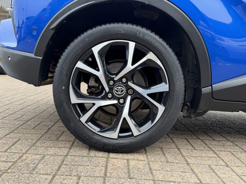 2017 (17) TOYOTA C-HR 1.2T Dynamic 5dr 5804212