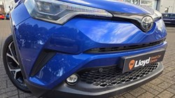 2017 (17) TOYOTA C-HR 1.2T Dynamic 5dr 5867800