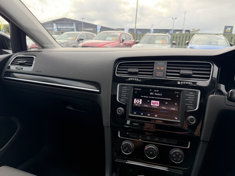 2017 (17) VOLKSWAGEN GOLF 2.0 TDI GT Edition 5dr 5820033