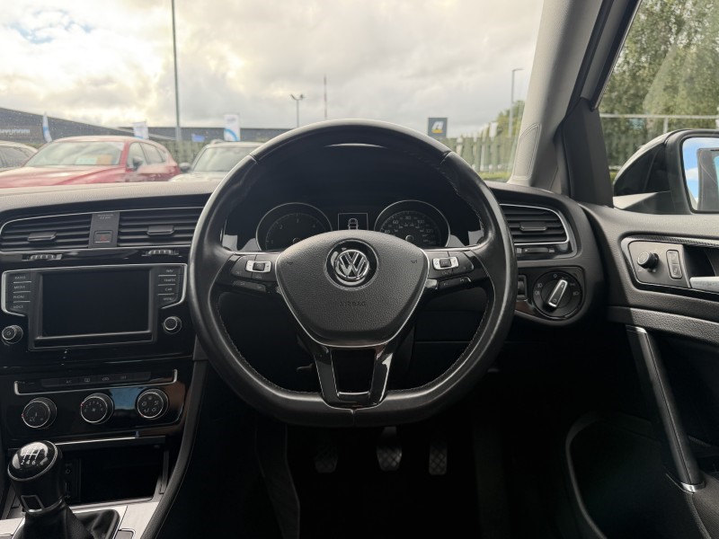 2017 (17) VOLKSWAGEN GOLF 2.0 TDI GT Edition 5dr 5820021