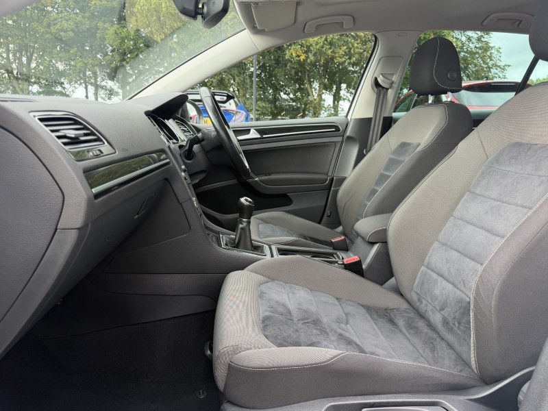 2017 (17) VOLKSWAGEN GOLF 2.0 TDI GT Edition 5dr 5820017
