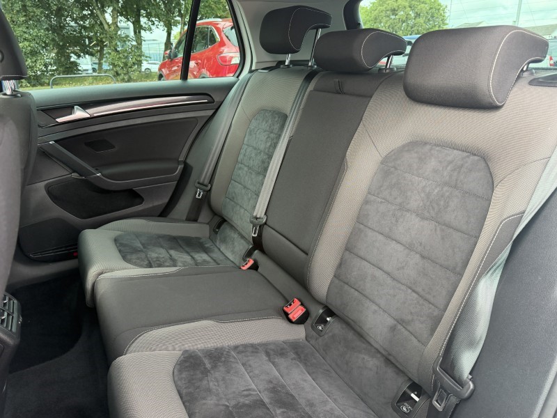 2017 (17) VOLKSWAGEN GOLF 2.0 TDI GT Edition 5dr 5820019