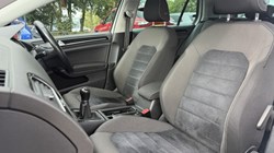 2017 (17) VOLKSWAGEN GOLF 2.0 TDI GT Edition 5dr 5820018