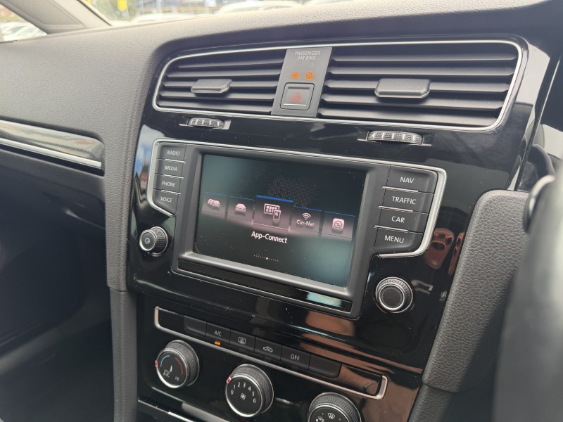 2017 (17) VOLKSWAGEN GOLF 2.0 TDI GT Edition 5dr 5820039