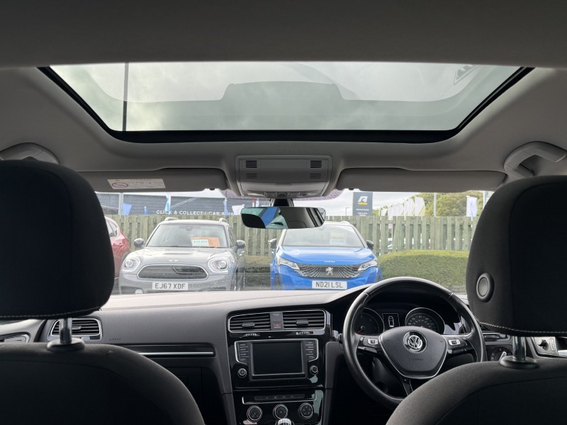 2017 (17) VOLKSWAGEN GOLF 2.0 TDI GT Edition 5dr 5820028