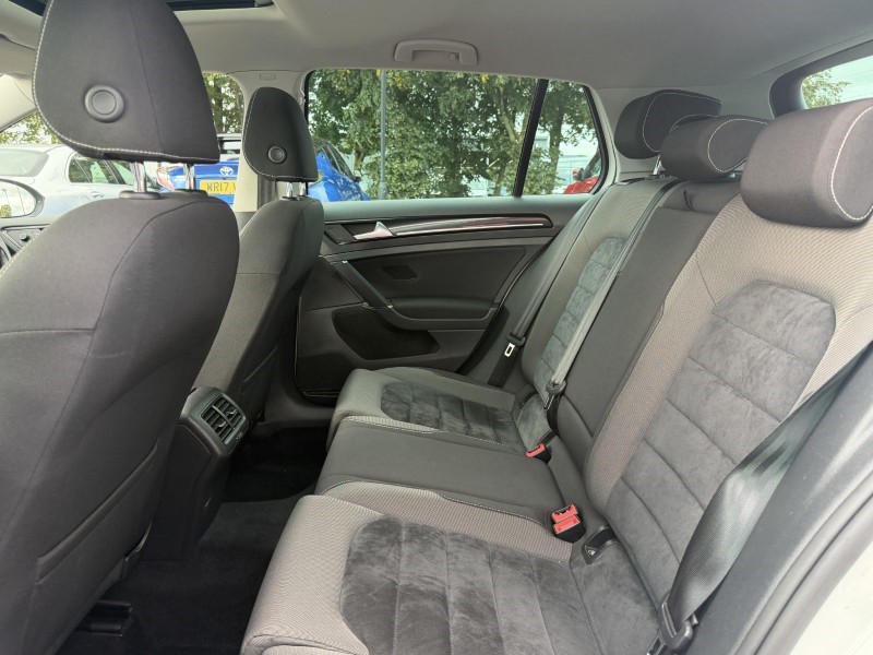 2017 (17) VOLKSWAGEN GOLF 2.0 TDI GT Edition 5dr 5820016
