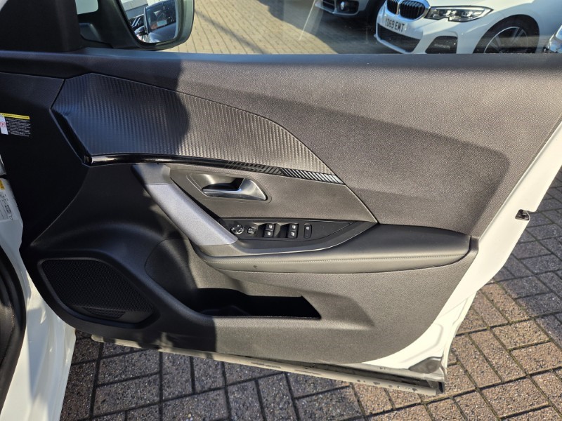 2020 (70) PEUGEOT 2008 1.2 PureTech Allure Premium 5dr 5883239