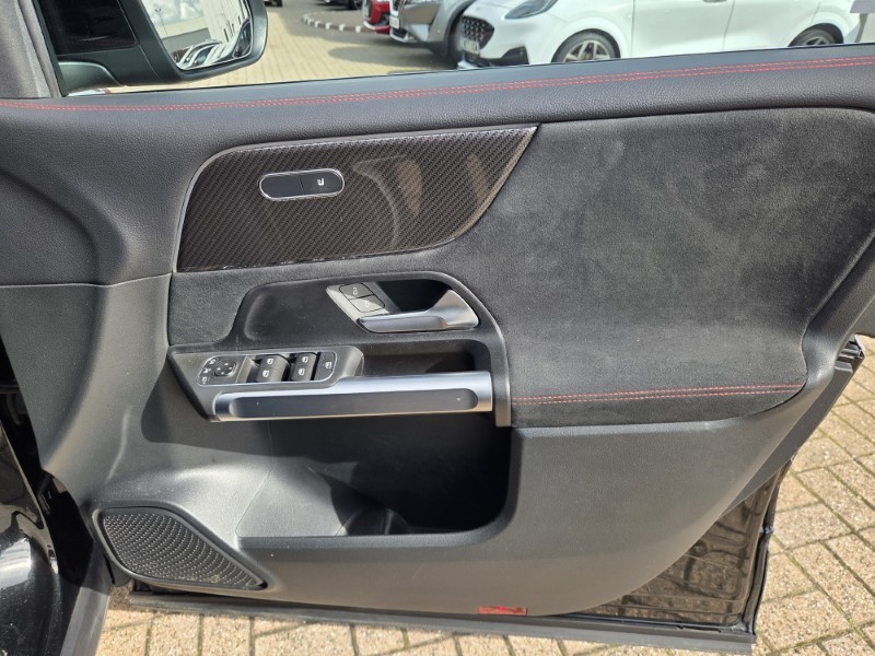 2023 (23) MERCEDES-BENZ GLB 200 AMG Line Executive 5dr 7G-Tronic 5828736