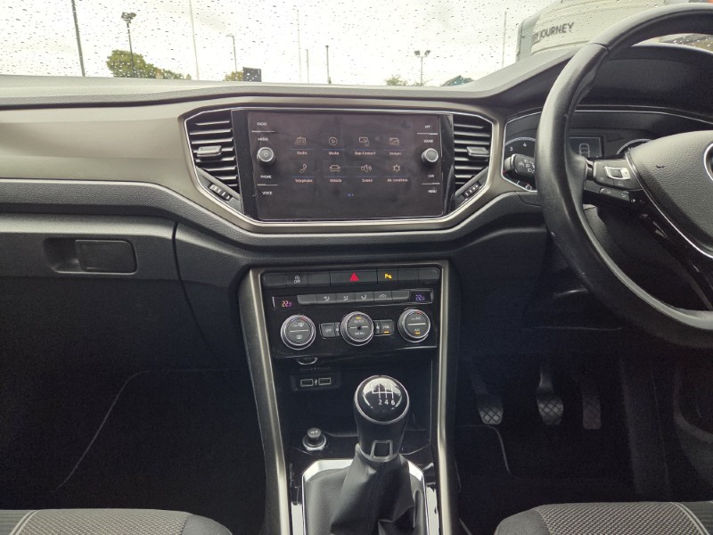 2018 (18) VOLKSWAGEN T-ROC 1.0 TSI SE 5dr 5839366