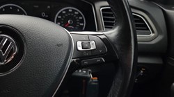 2018 (18) VOLKSWAGEN T-ROC 1.0 TSI SE 5dr 5839375