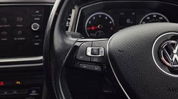 2018 (18) VOLKSWAGEN T-ROC 1.0 TSI SE 5dr 5839374