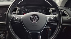 2018 (18) VOLKSWAGEN T-ROC 1.0 TSI SE 5dr 5839376