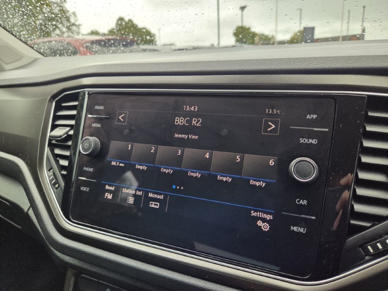 2018 (18) VOLKSWAGEN T-ROC 1.0 TSI SE 5dr 5839380