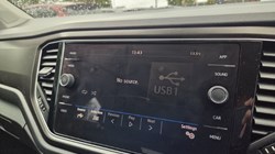 2018 (18) VOLKSWAGEN T-ROC 1.0 TSI SE 5dr 5839381