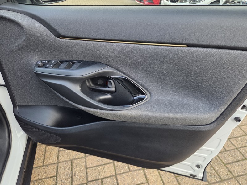 2022 (22) TOYOTA YARIS CROSS 1.5 Hybrid Dynamic 5dr CVT 5933512