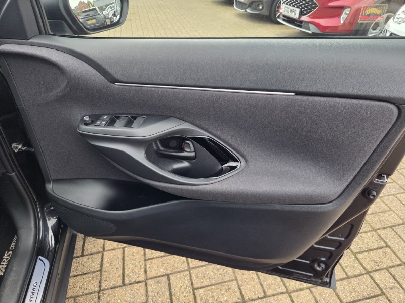 2024 (24) TOYOTA YARIS CROSS 1.5 Hybrid Design 5dr CVT 5839568