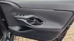 2024 (24) TOYOTA YARIS CROSS 1.5 Hybrid Design 5dr CVT 5839568