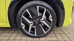 2024 (24) PEUGEOT 208 1.2 Hybrid 100 GT 5dr e-DSC6 5839725