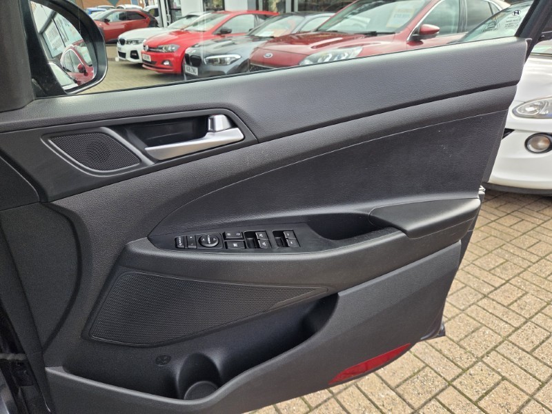 2018 (68) HYUNDAI TUCSON 1.6 GDi SE Nav 5dr 2WD 5840261