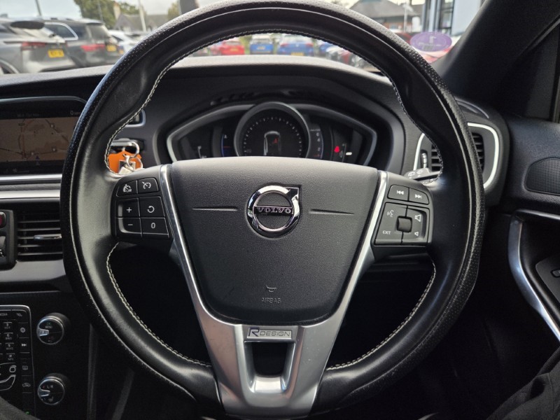 2018 (18) VOLVO V40 T3 [152] R DESIGN Pro 5dr 5840047