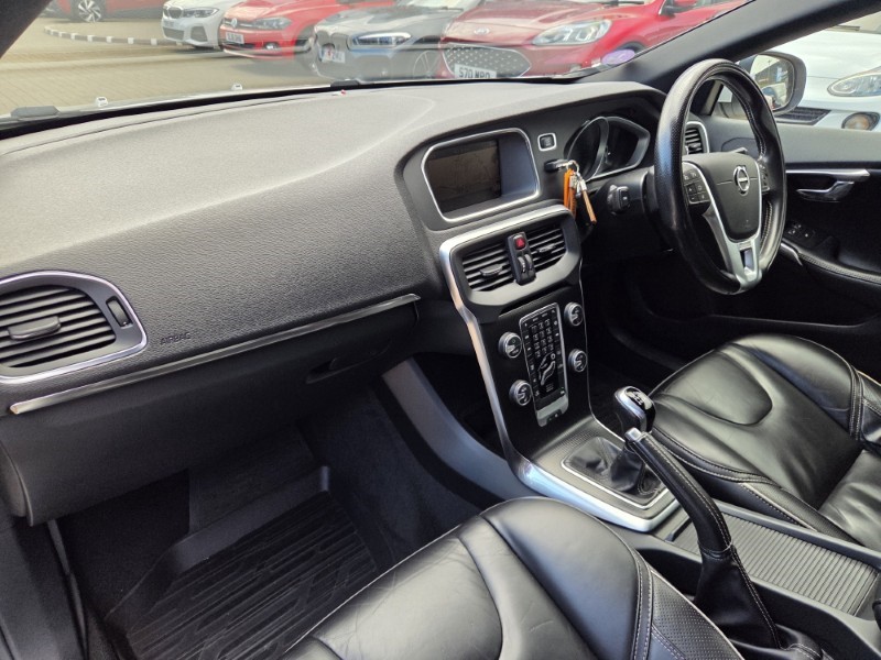 2018 (18) VOLVO V40 T3 [152] R DESIGN Pro 5dr 5840039