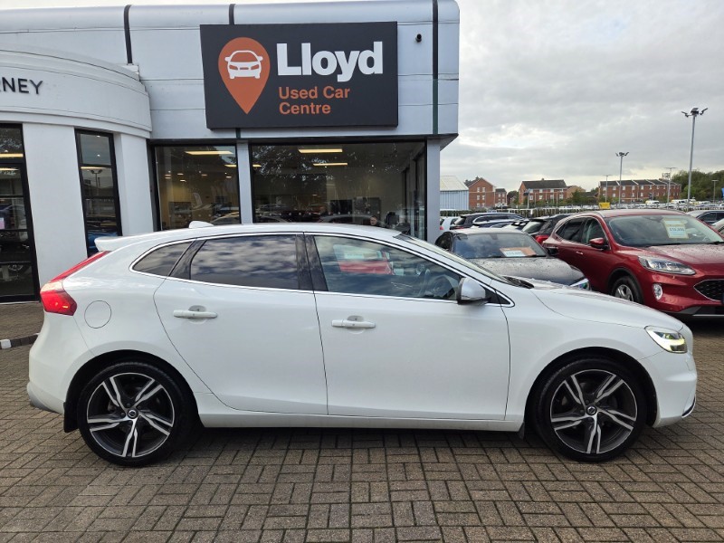 2018 (18) VOLVO V40 T3 [152] R DESIGN Pro 5dr 5840016