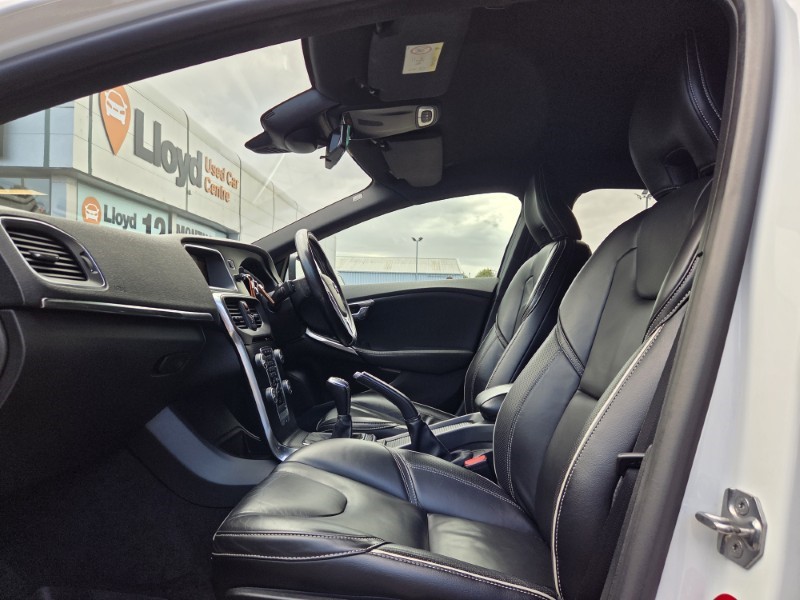 2018 (18) VOLVO V40 T3 [152] R DESIGN Pro 5dr 5840040