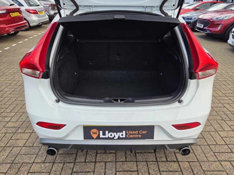 2018 (18) VOLVO V40 T3 [152] R DESIGN Pro 5dr 5840030