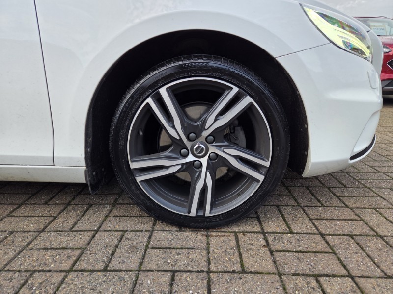 2018 (18) VOLVO V40 T3 [152] R DESIGN Pro 5dr 5840017