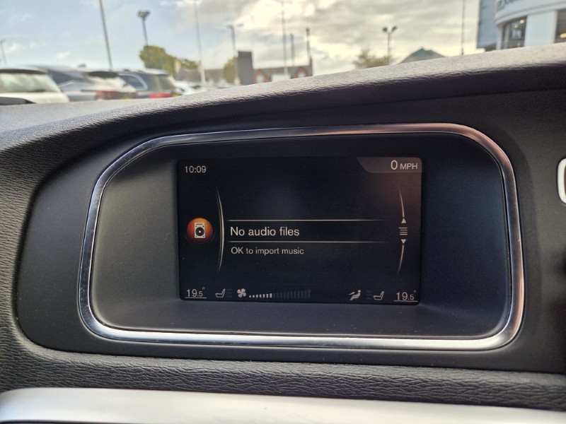 2018 (18) VOLVO V40 T3 [152] R DESIGN Pro 5dr 5840052