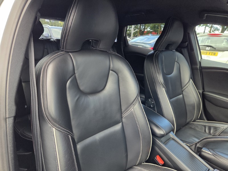 2018 (18) VOLVO V40 T3 [152] R DESIGN Pro 5dr 5840042