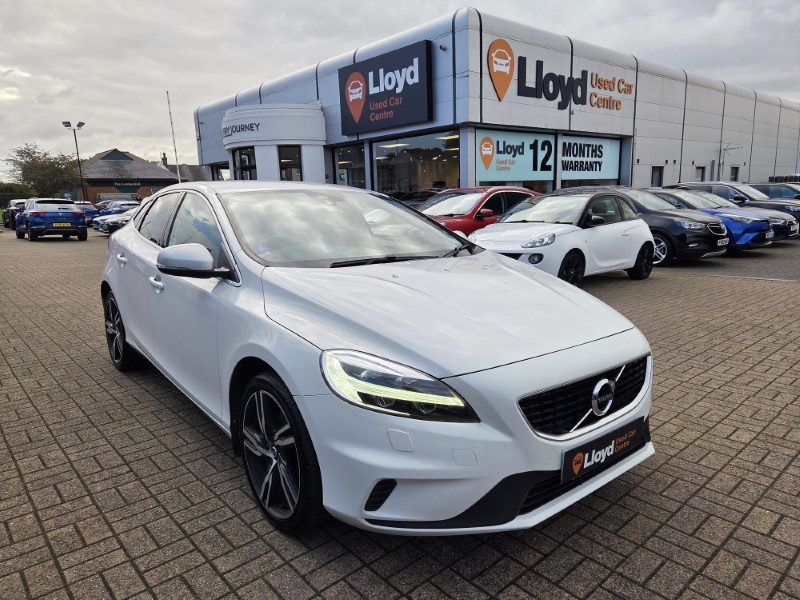 2018 (18) VOLVO V40 T3 [152] R DESIGN Pro 5dr