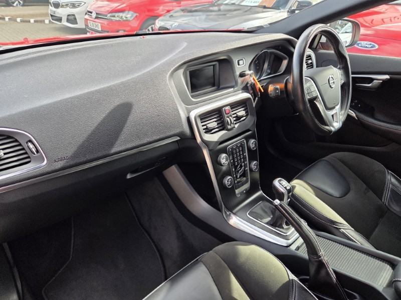 2018 (18) VOLVO V40 T2 [122] R DESIGN 5dr 5840299