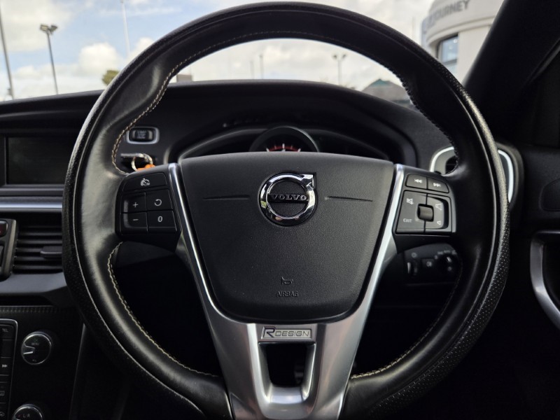 2018 (18) VOLVO V40 T2 [122] R DESIGN 5dr 5840307