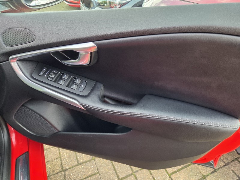 2018 (18) VOLVO V40 T2 [122] R DESIGN 5dr 5840303