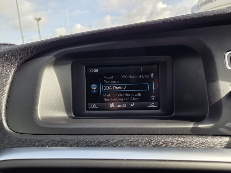 2018 (18) VOLVO V40 T2 [122] R DESIGN 5dr 5840310