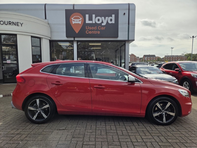 2018 (18) VOLVO V40 T2 [122] R DESIGN 5dr 5840275