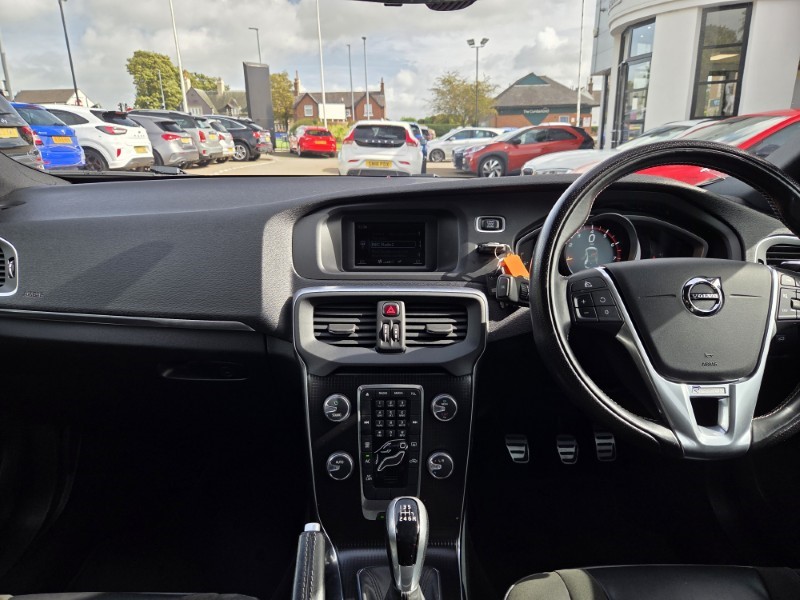 2018 (18) VOLVO V40 T2 [122] R DESIGN 5dr 5840295