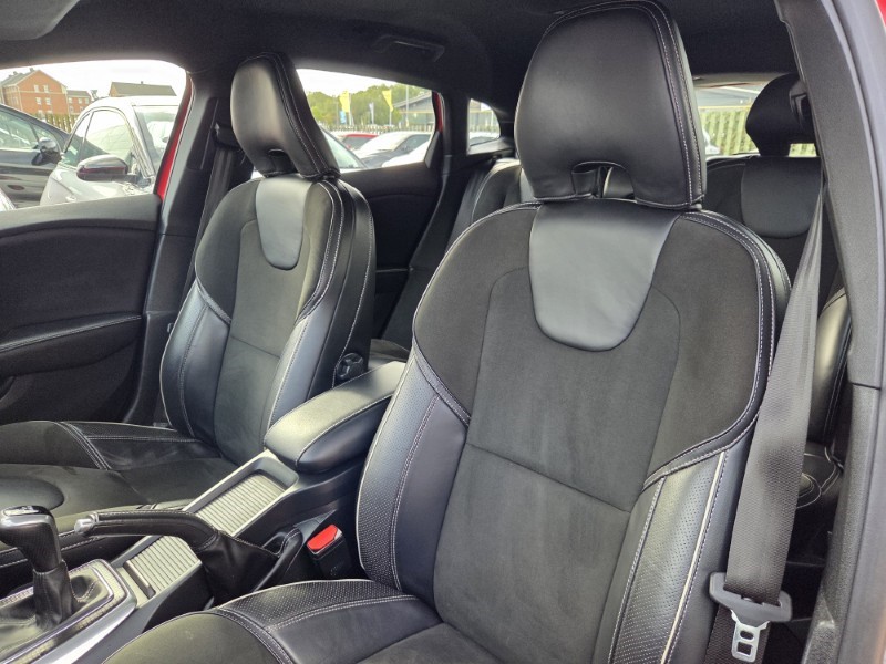 2018 (18) VOLVO V40 T2 [122] R DESIGN 5dr 5840301