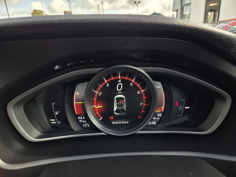 2018 (18) VOLVO V40 T2 [122] R DESIGN 5dr 5840312