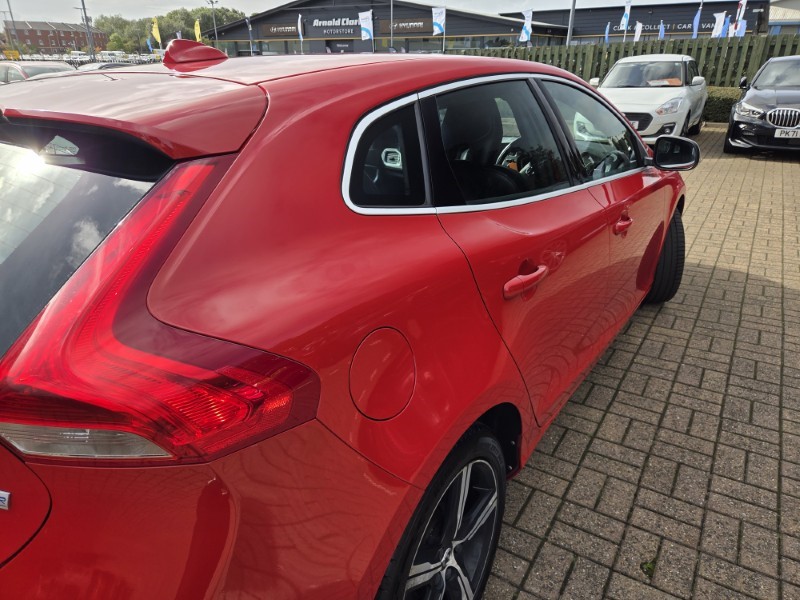 2018 (18) VOLVO V40 T2 [122] R DESIGN 5dr 5840285