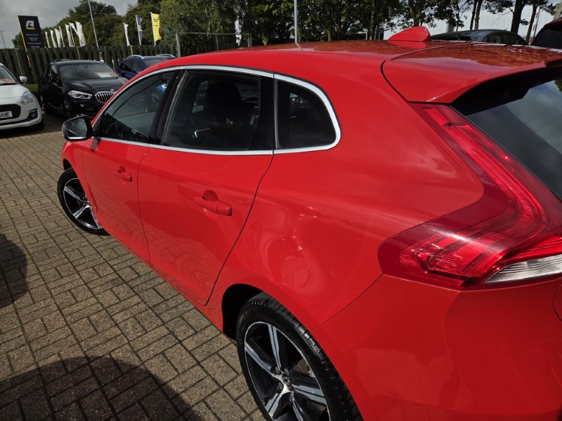 2018 (18) VOLVO V40 T2 [122] R DESIGN 5dr 5840284