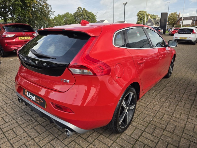 2018 (18) VOLVO V40 T2 [122] R DESIGN 5dr 5840289