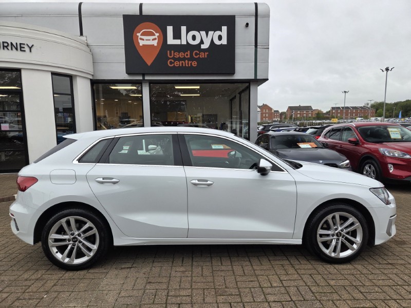 2022 (22) AUDI A3 35 TFSI Sport 5dr 5842357